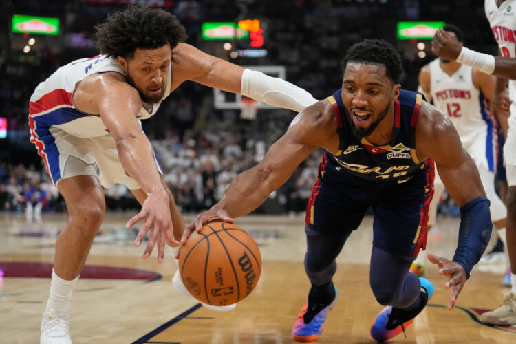 Mitchell ties NBA playoff mark with 39 points in 2nd half as Cavs even series vs. Pistons 112-103